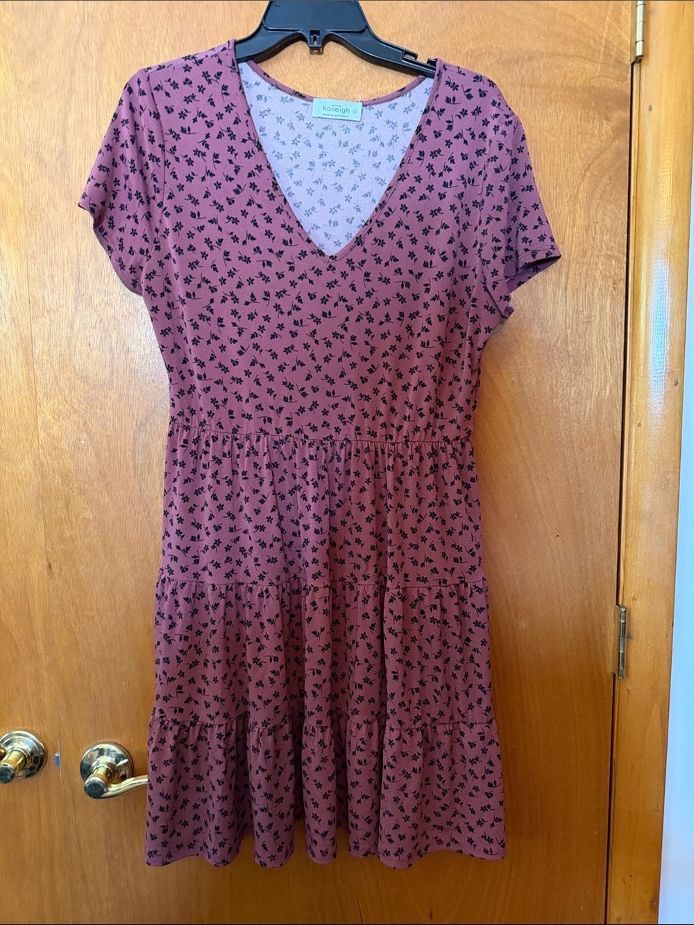 Kaileigh Floral Midi Dress in Purple Size Large Like New